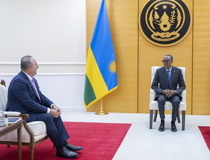 Minisitiri w’Ububanyi n’Amahanga wa Turukiya yakiriwe na Perezida Kagame